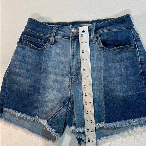 SO Blue Denim Shorts with Distressed Frayed Hem Girls Curvy Midi 5/27 w EUC - Picture 11 of 12